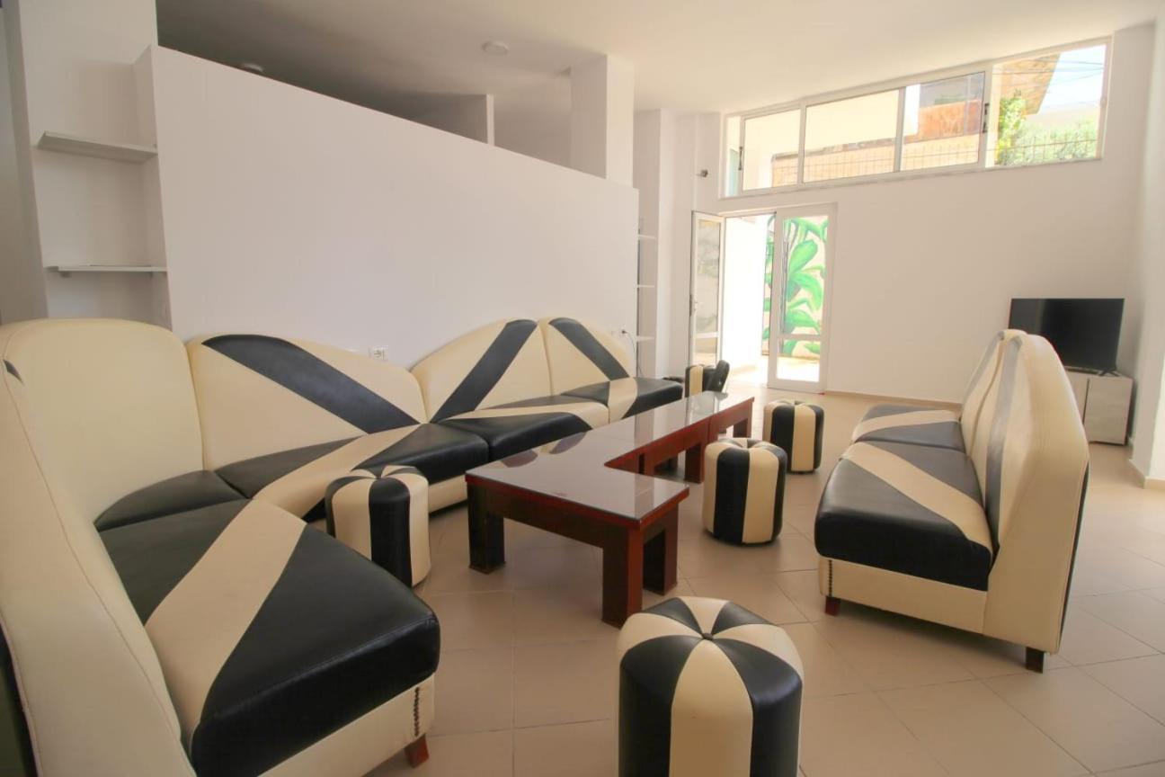 Hostel K13 Sarandë 외부 사진